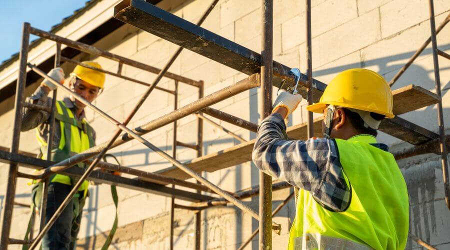 Professional residential roofers in Huntingburg, IN